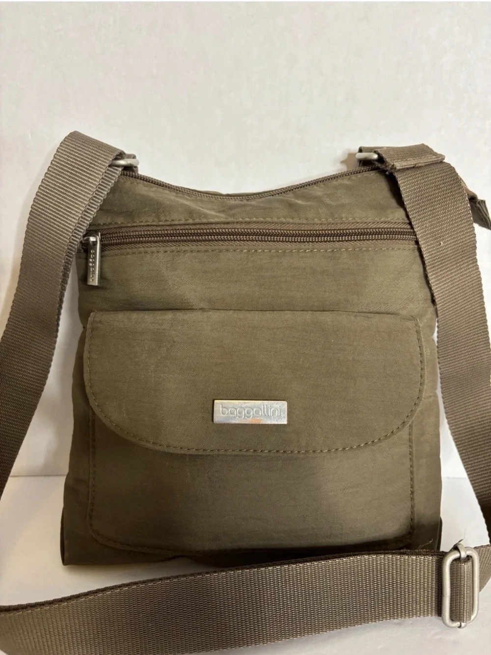 Baggallini Olive Green Messenger Crossbody Bag